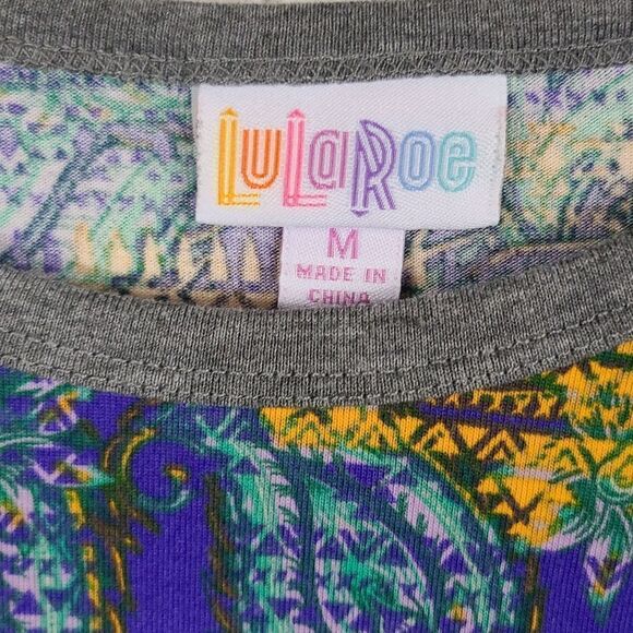 LuLaRoe Randy Tee Unisex Purple Paisley Print Medium Shirt Top Raglan Sleeve - Picture 4 of 8